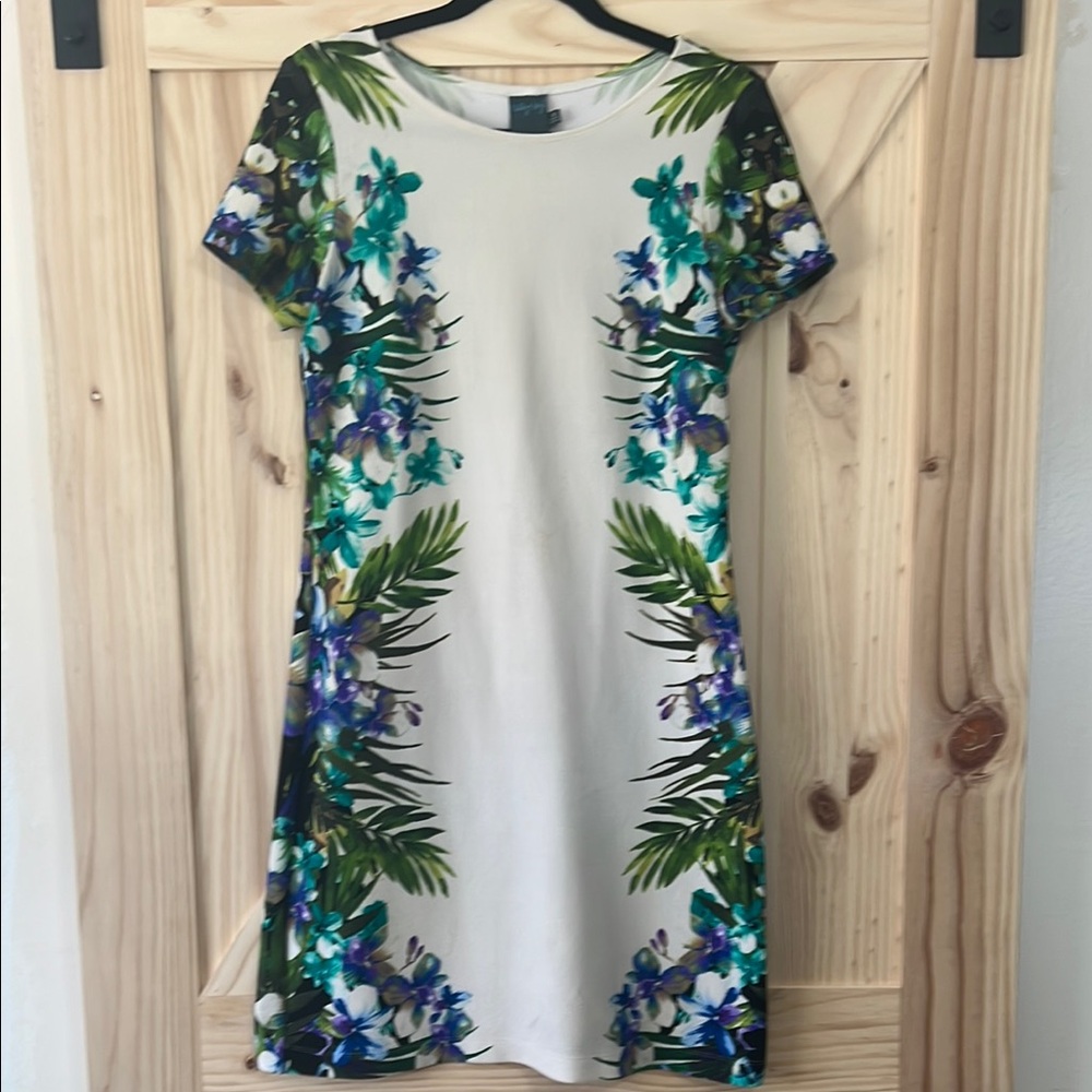 Gabby Skye Floral Print Short Sleeve Dress